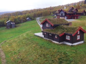  Blomset and Blomsetbue are the closest neighbors on the cozy mountain embankment.  