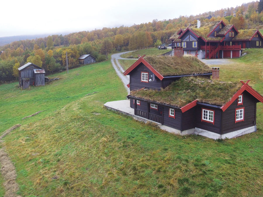  Blomset and Blomsetbue are the closest neighbors on the cozy mountain embankment.  