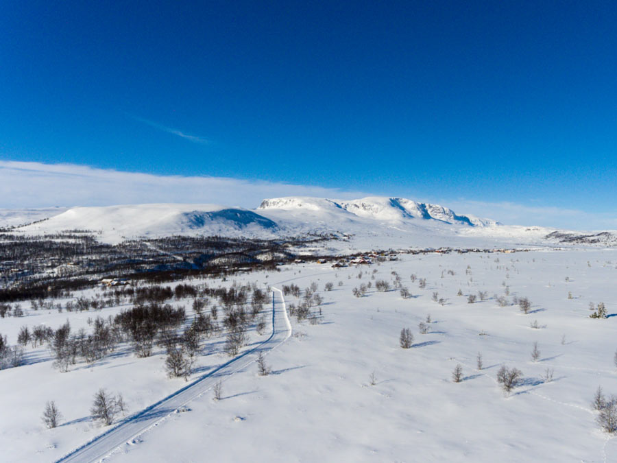  Short distance up to the high mountains. 