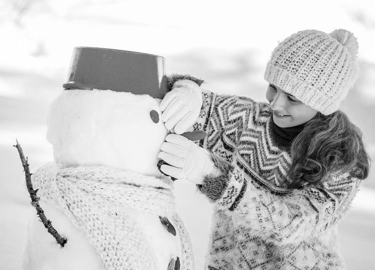  Lots of space around the cabin, build a snowman? 