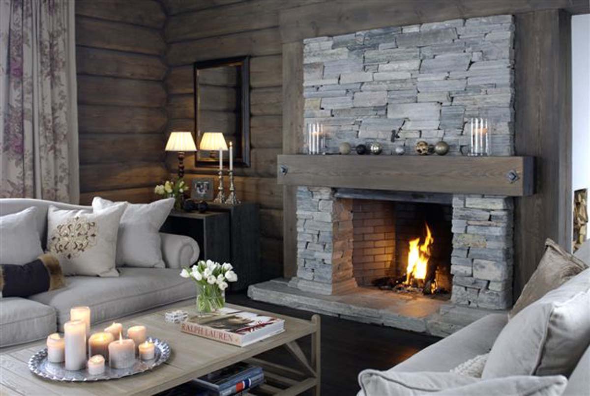  Large fireplace lounge. 