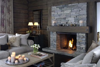  Large fireplace lounge. 